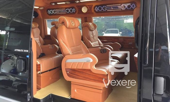 Xe ADT Limousine đi Mũi Né từ Sài Gòn