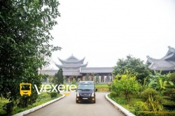 Xe X.E Việt Nam Mặt trước xe Limousine 9 chỗ VIP