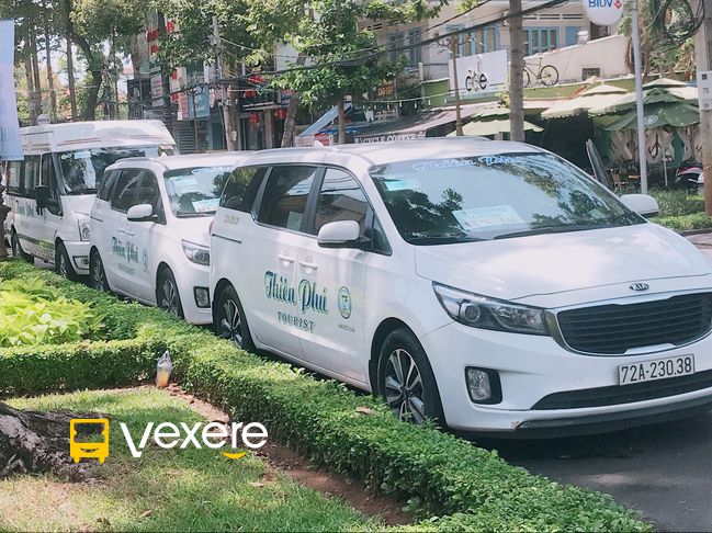Xe Thiên Phú: Đến với Xe Thiên Phú để trải nghiệm những chuyến đi êm ái, tiện lợi và an toàn với các loại xe mới nhất và dịch vụ đẳng cấp của chúng tôi.