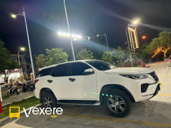 Xe Lovabus Bên hông xe Fortuner 7 chỗ