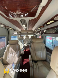 Xe Hoàng Phát (Gia Lai) Ghế ngồi Limousine 9 chỗ