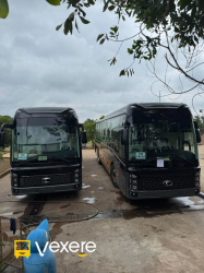 Xe Triệu Duyên Mặt trước xe Limousine 34 phòng