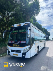 Xe Bảo Ngọc Limousine Mặt trước xe Bên hông xe Limousine giường nằm 32 chỗ