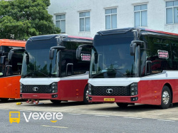 Xe Việt Lào (Đà Nẵng) Mặt trước xe Bên hông xe Limousine 24 phòng VIP