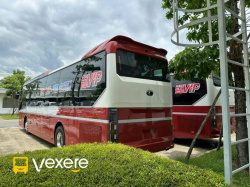 Xe Việt Lào (Đà Nẵng) Mặt sau xe Bên hông xe Limousine 24 phòng VIP