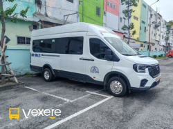Xe Trang Ngọc Phát Bên hông xe Mặt trước xe Limousine 18 chỗ